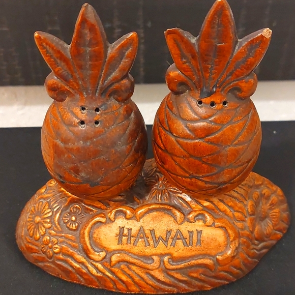 TIC USA Other - Salt & Pepper Shakers - Novelty - Hawaiian Pineapple Set